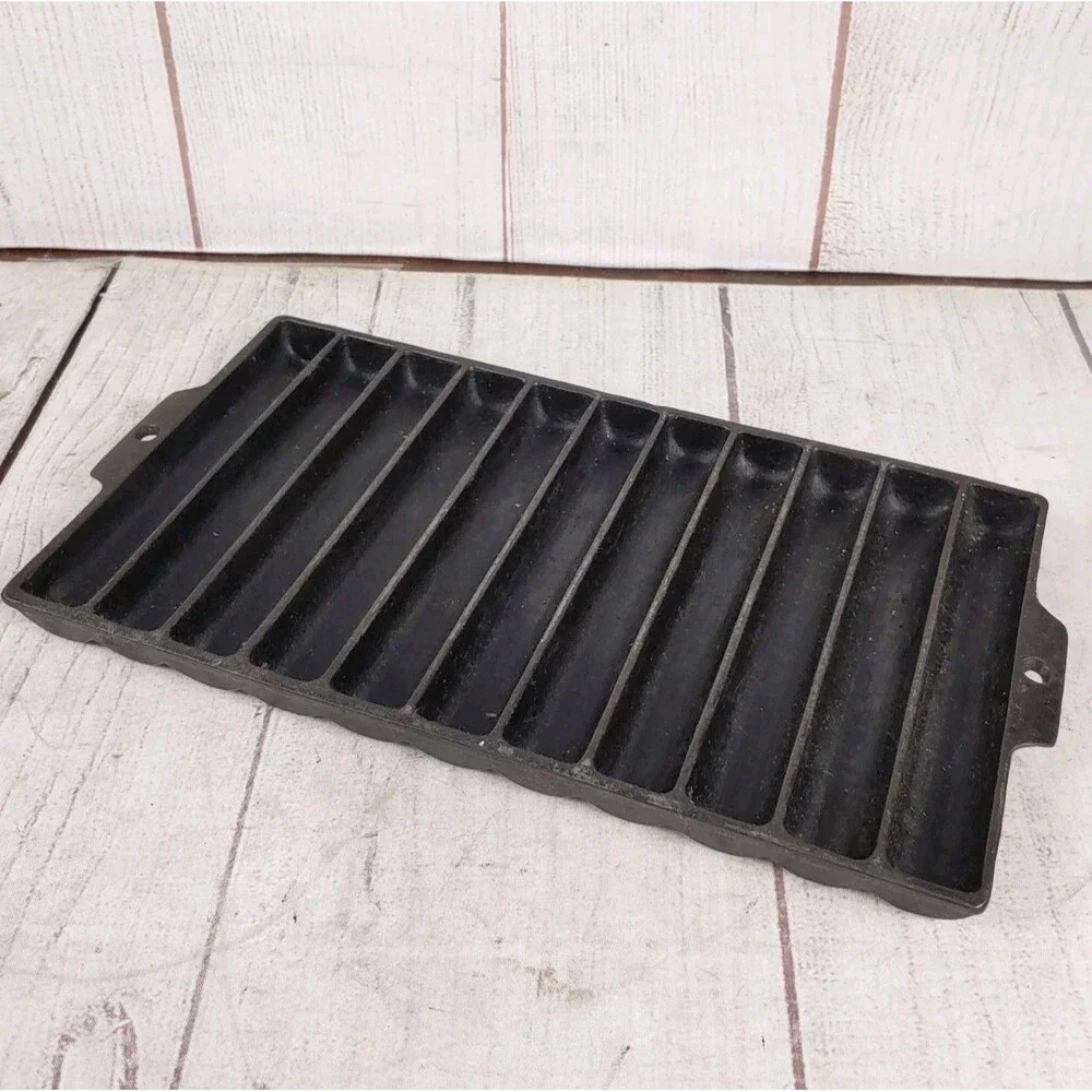VTG Cast Iron 11 Slot Bread Stick Cornbread Pan, UNMARKED Rustic Farmhouse Decor